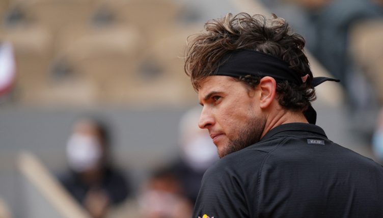 多米尼克·蒂姆(Dominic Thiem)准备服务