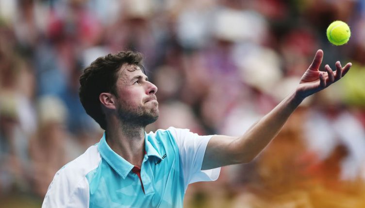 Robin Haase serving