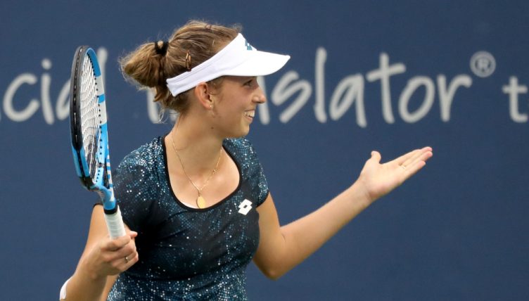 Elise Mertens celebrates