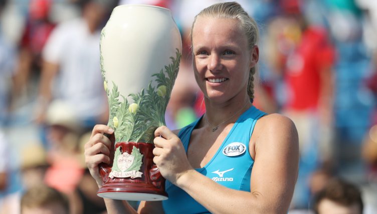 Kiki Bertens with Cincinnati Masters trophy