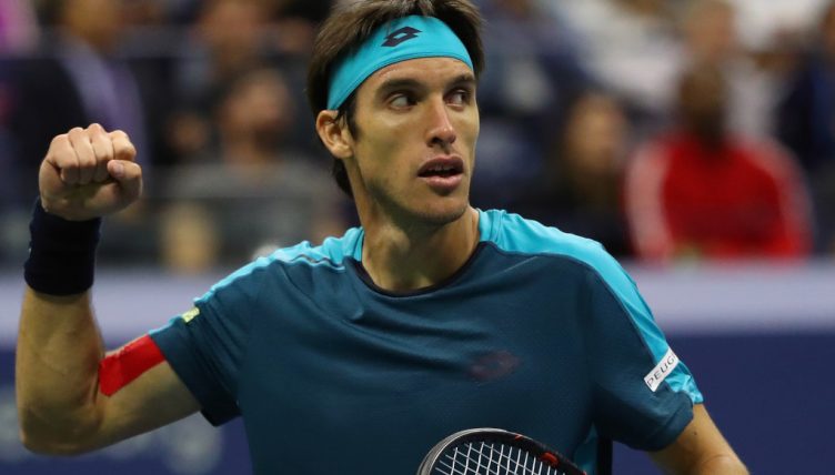 Leonardo Mayer celebrates