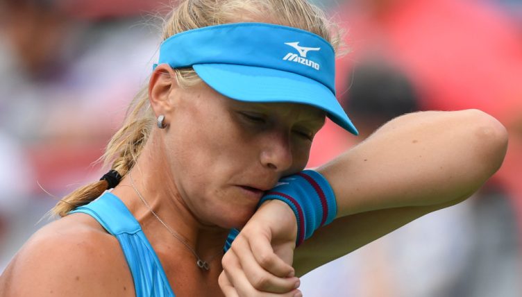Kiki Bertens wiping her face