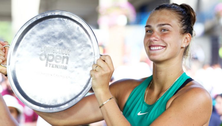 Aryna Sabalenka with Connecticut Open trophy