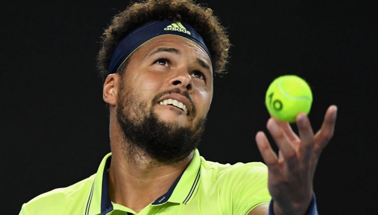 Jo-Wilfried Tsonga serving