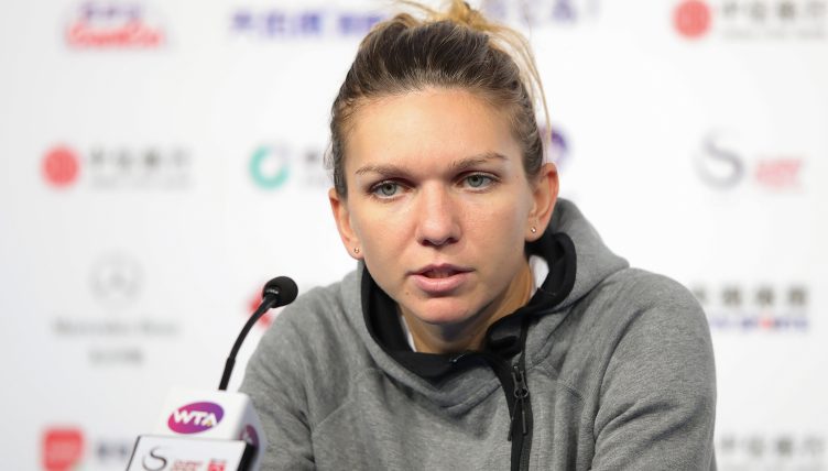 Simona Halep dejected