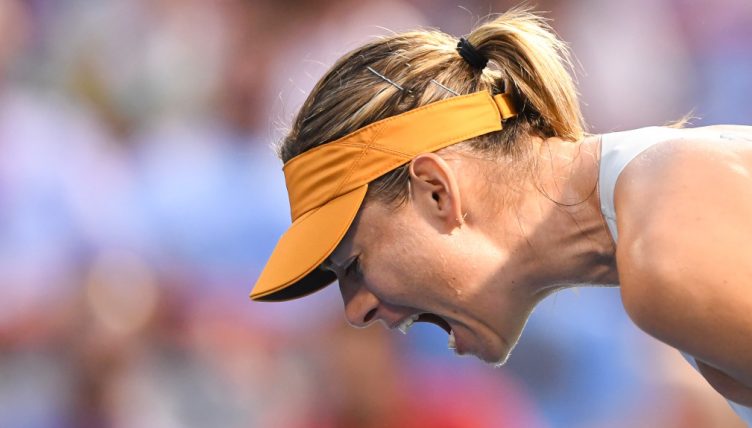 Maria Sharapova screaming