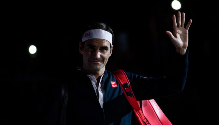 Roger Federer waving