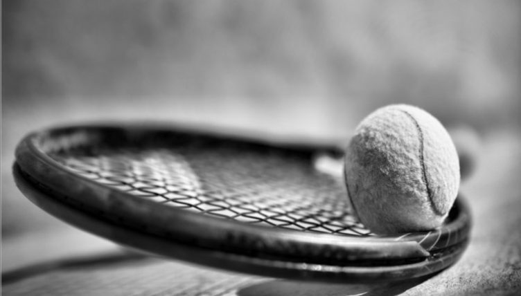 Tennis-racket-with-balls-wallart-on-canvas