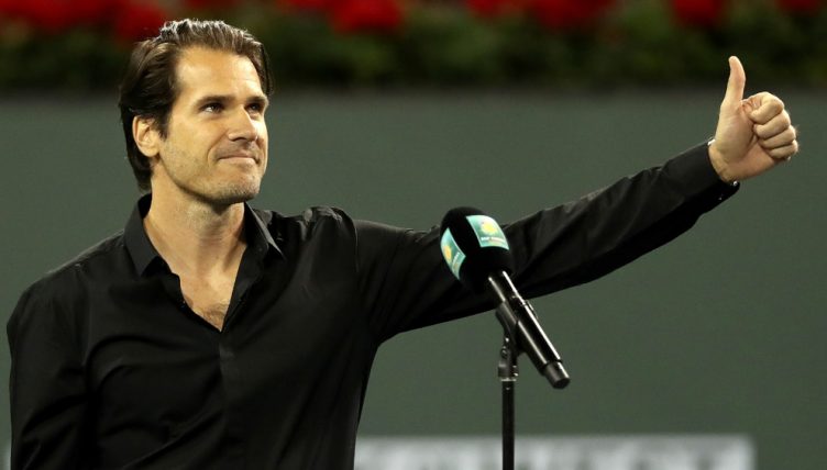 Tommy Haas giving the thumbs up