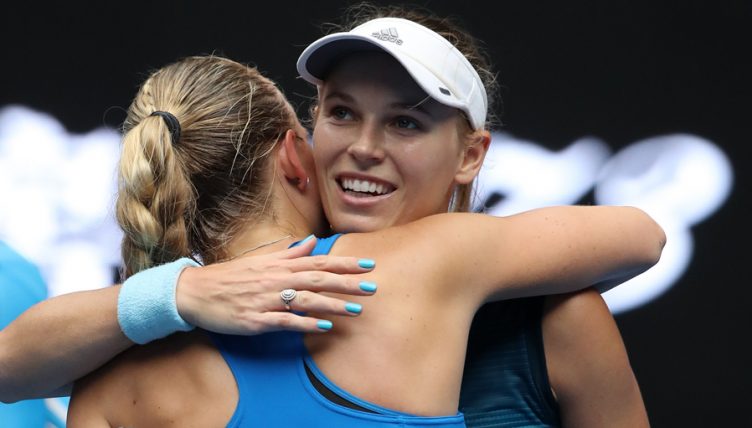 Caroline Wozniacki advances at Australian Open