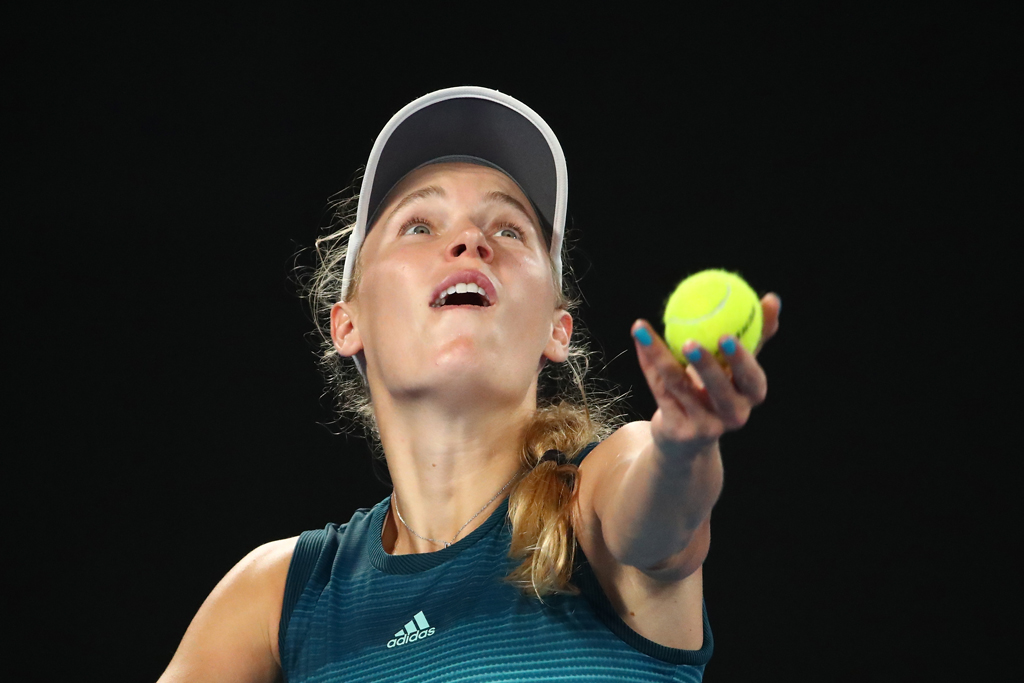 Caroline Wozniacki eye off the ball