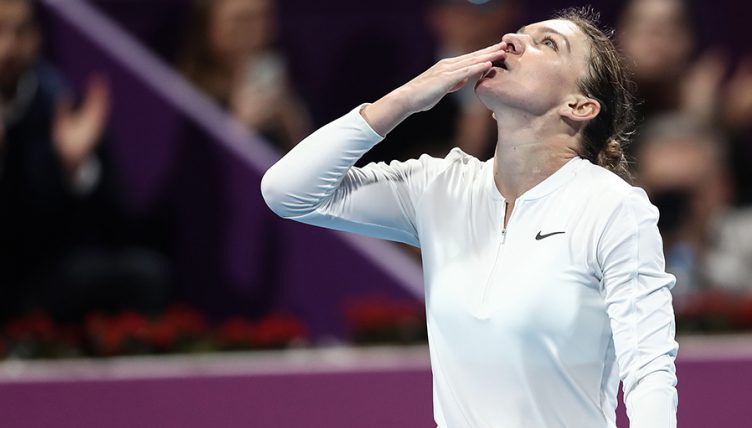 Simona Halep looks to sky