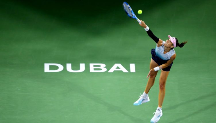 Garbine Muguruza serving