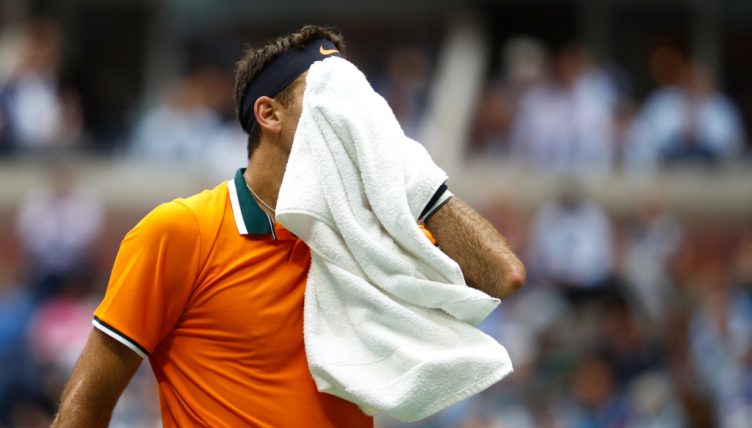 Juan Martin del Potro wiping his face