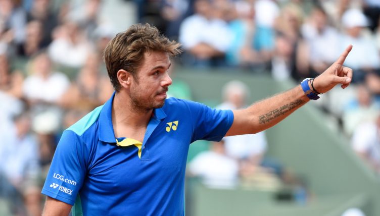 Stan Wawrinka pointing
