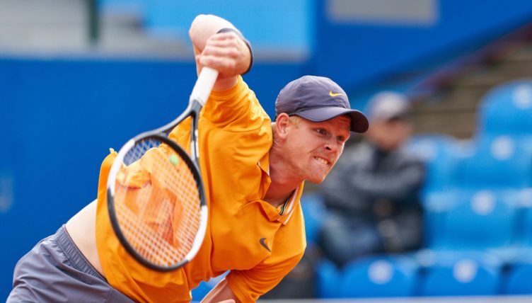 Kyle Edmund serving