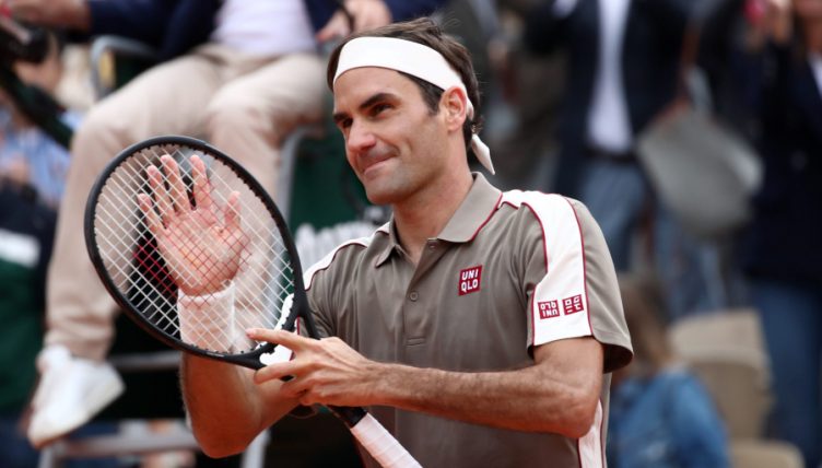 Roger Federer applauding