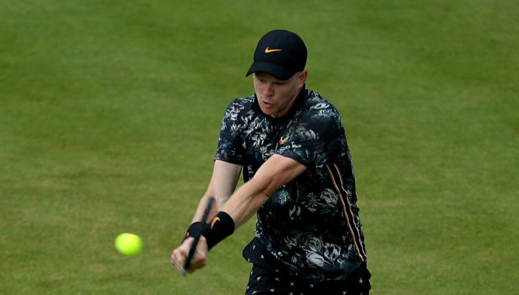 Kyle Edmund on grass