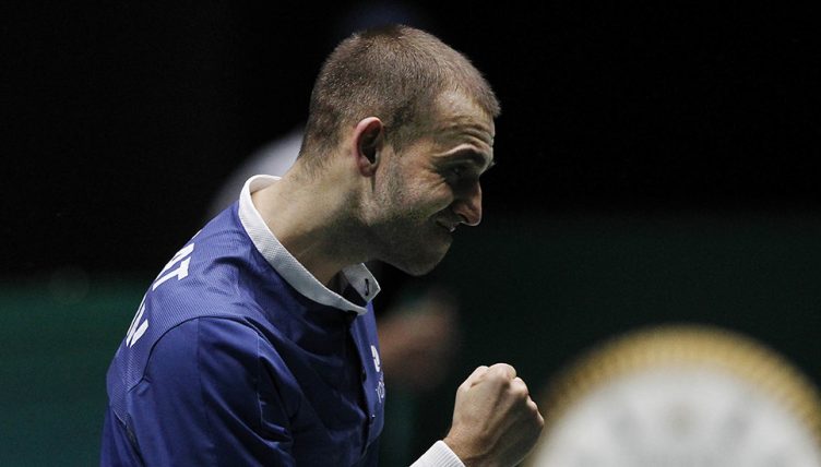 Dan Evans in Davis Cup action