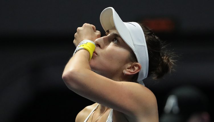 Belinda Bencic looking up