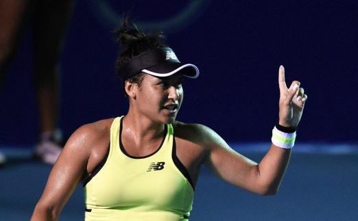 Heather Watson pointing