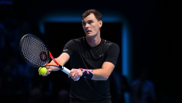 Jamie Murray serving