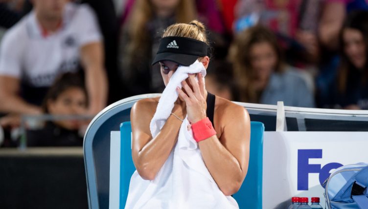 Angelique Kerber wipes her face