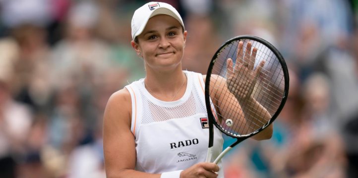 Ashleigh Barty applauding
