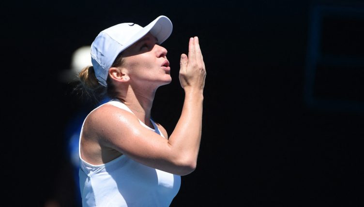 Simona Halep blowing kisses