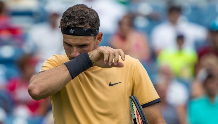 Grigor Dimitrov takes a breather