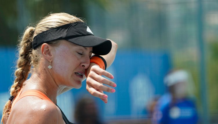 Kristina Mladenovic feeling the heat