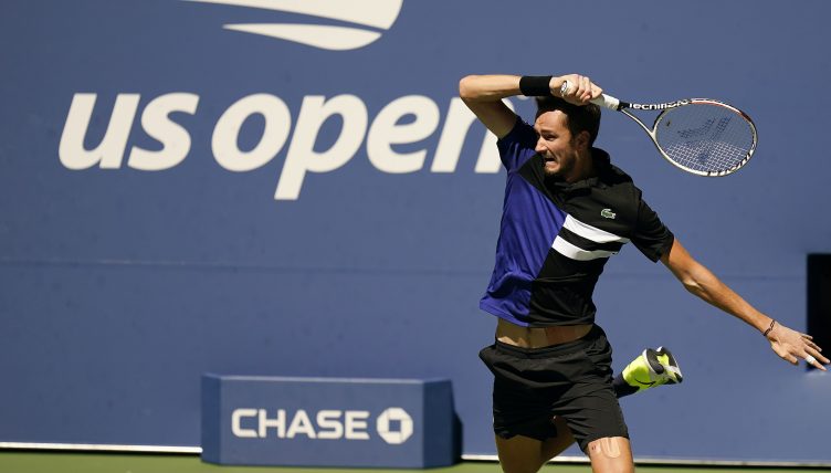 Daniil Medvedev swinging