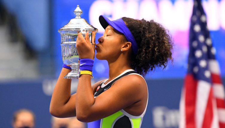 Naomi Osaka kisses US Open trophy