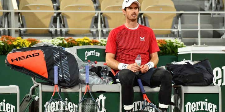 Andy Murray sitting down at changeover