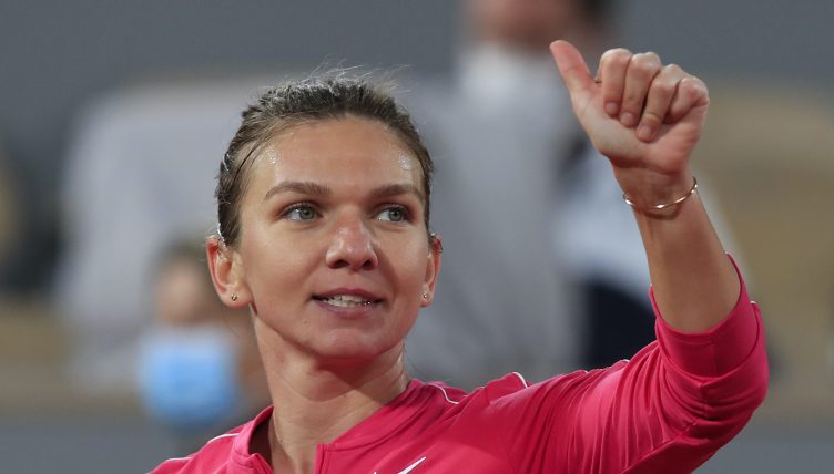 Simona Halep giving the thumbs up