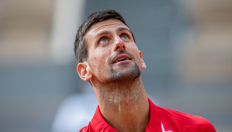 Novak Djokovic looking to the sky