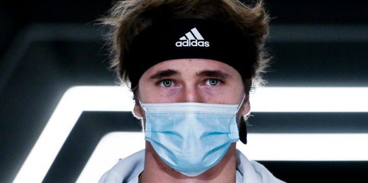 Alexander Zverev masked up