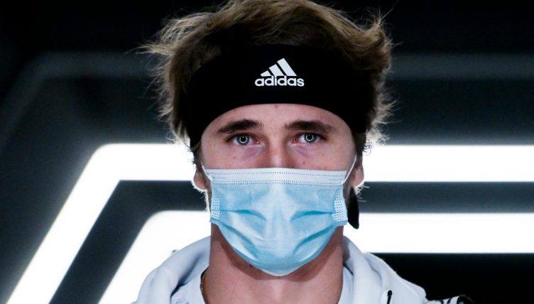 Alexander Zverev masked up