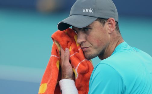 Vasek Pospisil wiping his face
