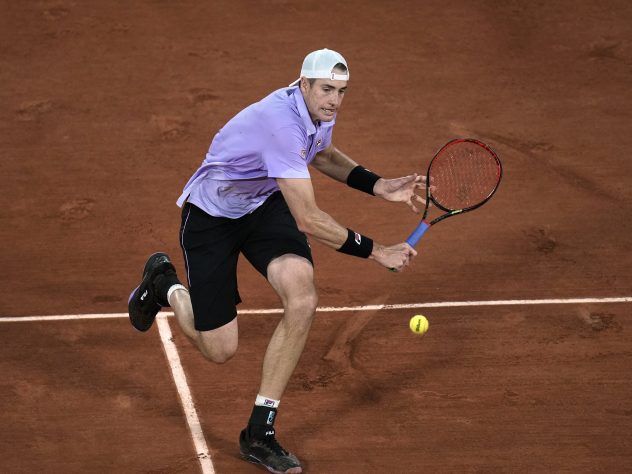 John Isner pushed Stefanos Tsitsipas