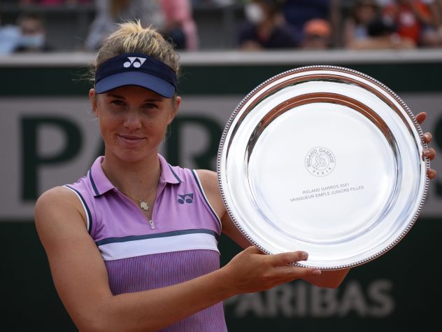 Linda Noskova won the girls' singles title