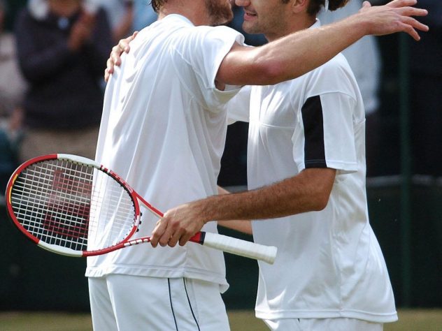 Federer beat Andy Roddick to retain his title in 2004