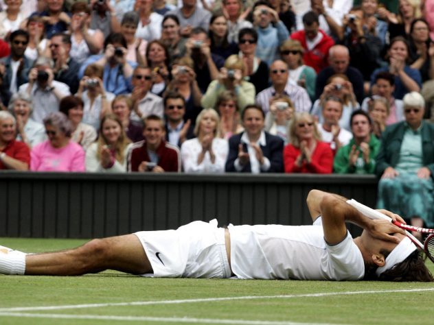 Roger Federer celebrates winning the 2005 Wimbledon final