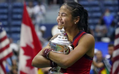 Emma Raducanu with US Open trophy