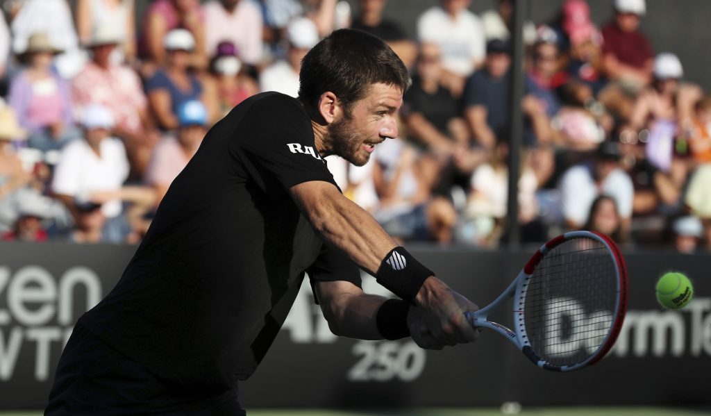 Cameron Norrie plays a shot
