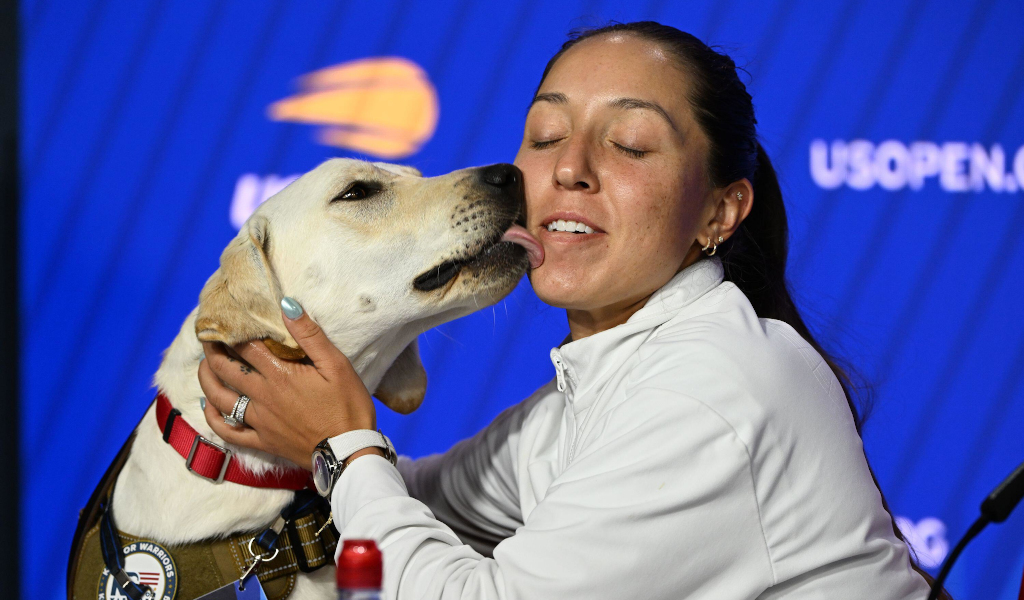 Jessica Pegula gets some kisses from her dog
