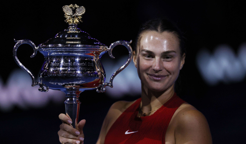 Aryna Sabalenka with Australian Open trophy