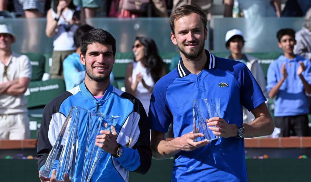 Carlos-Alcaraz-and-Daniil-Medvedev.jpg