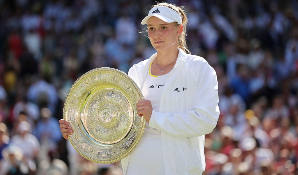 Elena Rybakina with the Wimbledon title