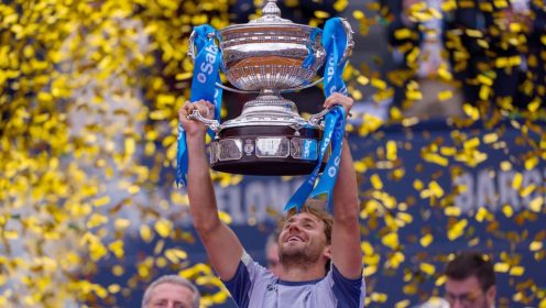 Casper Ruud with the Barcelona Open trophy